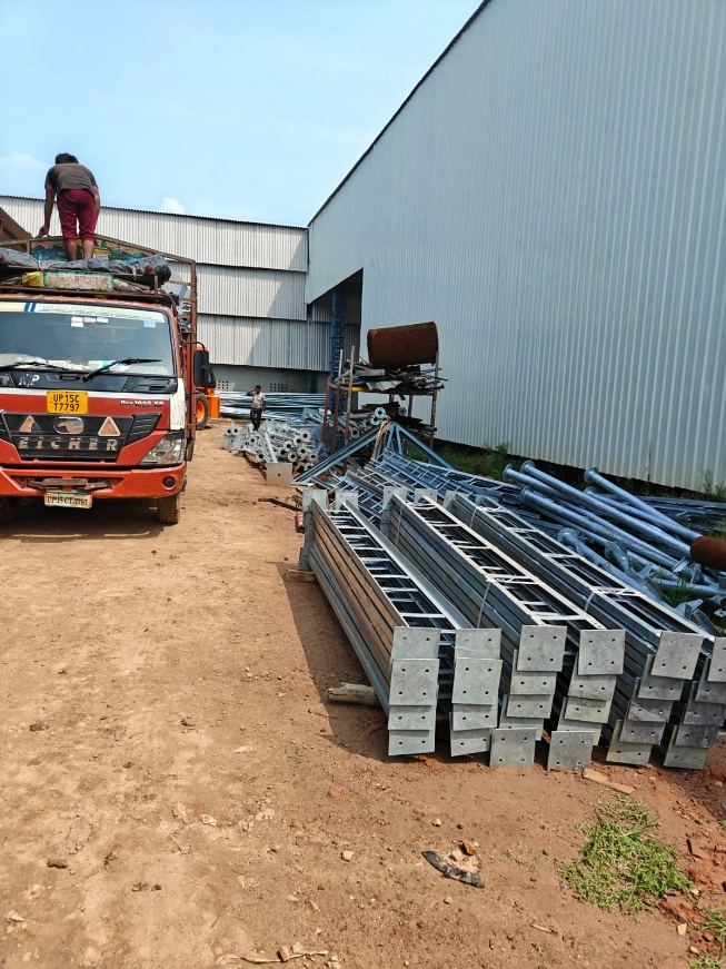 Cable tray and pole supply